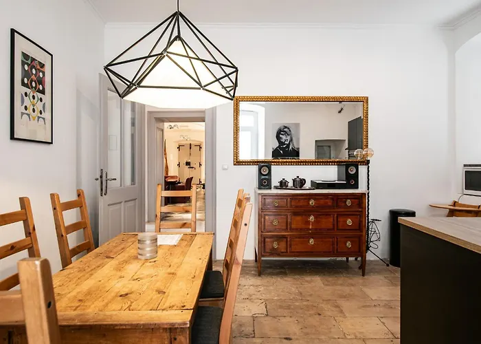 Secret Garden Apartment By Duhomes