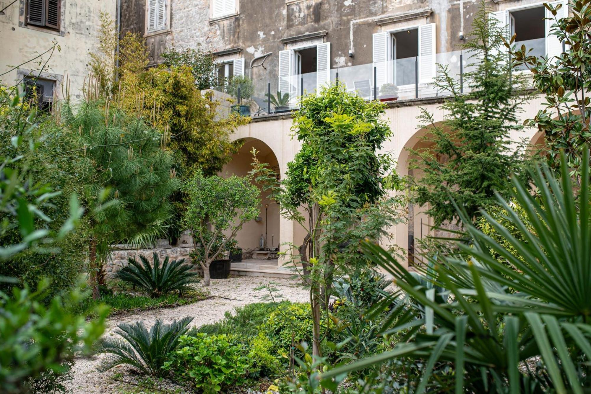Apartment Secret Garden By Duhomes